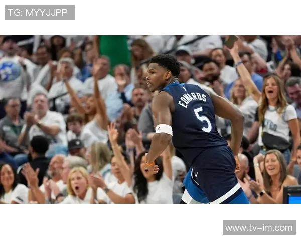 兰德尔全场最高29分表现抢眼第二节独得16分助力球队胜利